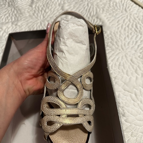 Sandals - Picture 4 of 4